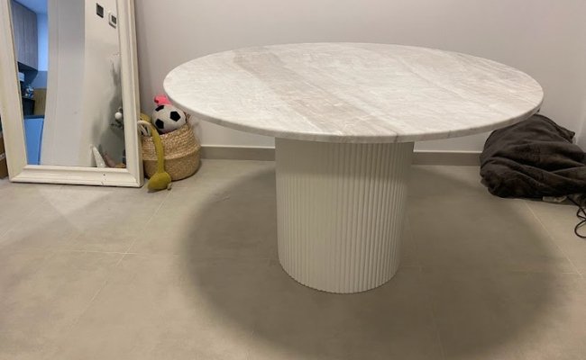 Spotlight Table