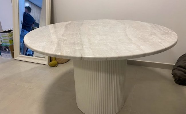 Spotlight Table