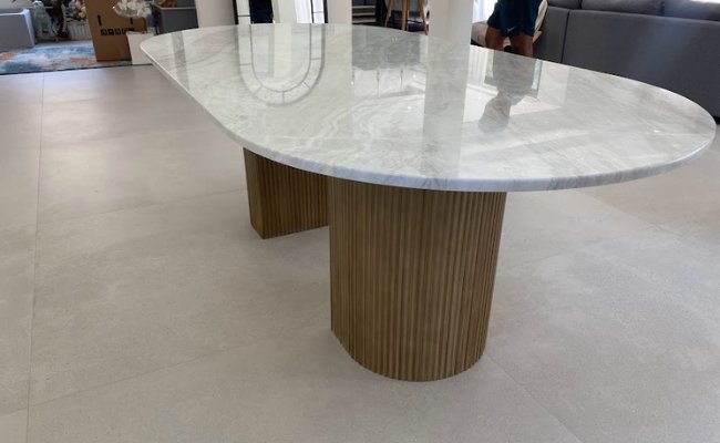 Laxine Dining Table